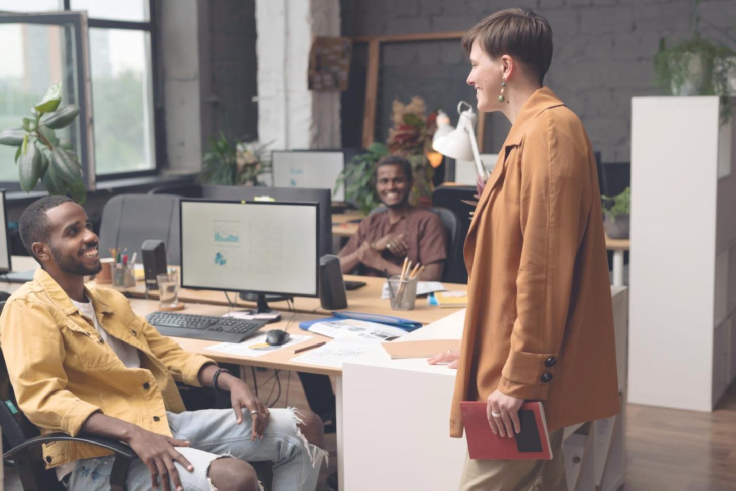 Professionnels en formation sur les outils de gestion financière